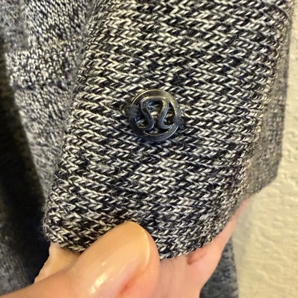 Lululemon Women’s Live Freely Merino Wool Wrap Sweater Vest Scarf O/S - Picture 3 of 6
